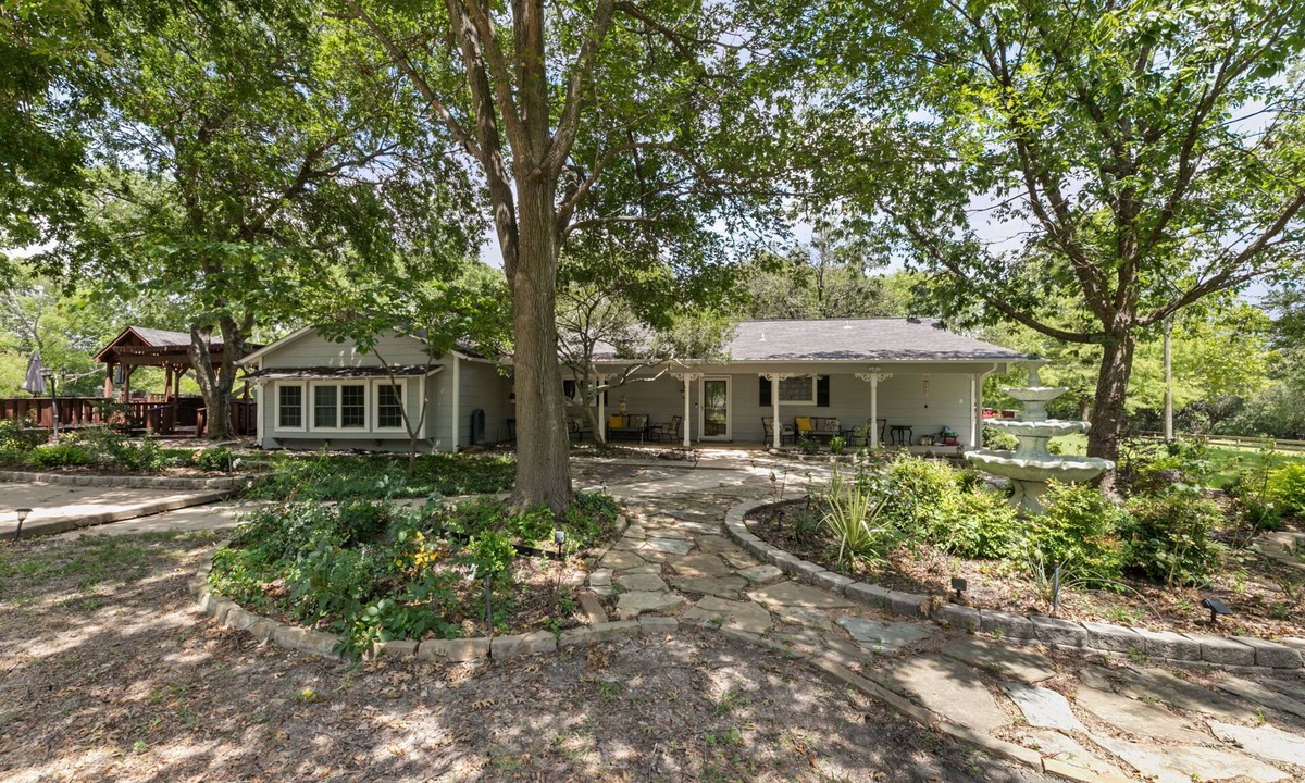 Princeton House | Charming private 3-bedroom Ranch with WiFi, AC, Pool in picturesque Princeton