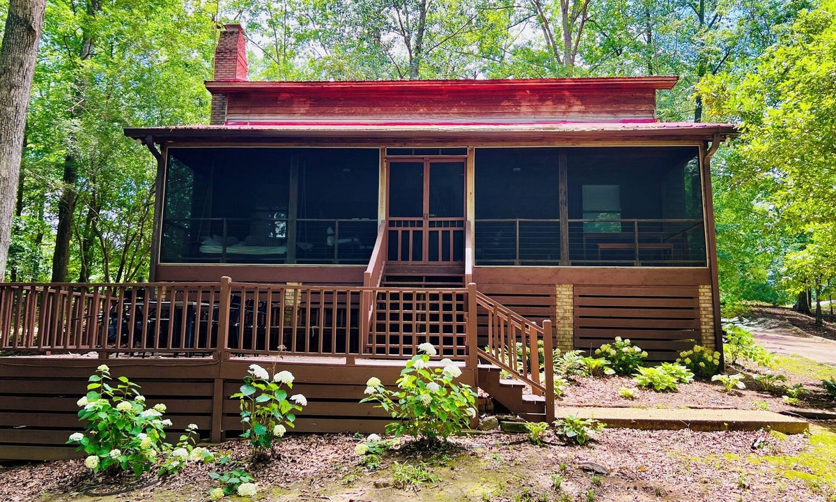 Goodsprings House | Charming River Cabin Retreat, Sleeps 14, near fishing and hunting + boat parking