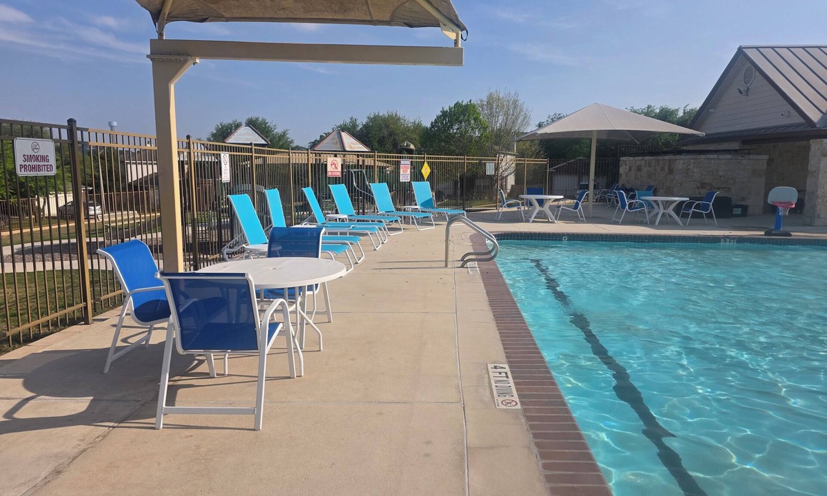 Cibolo House | Charming Room with AC, WiFi and Pool RM A