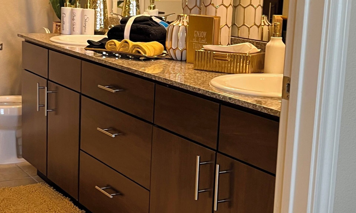 Greater Heights Apartment | Charming Stylish Vibrant Spacious Free Parking DTHouston