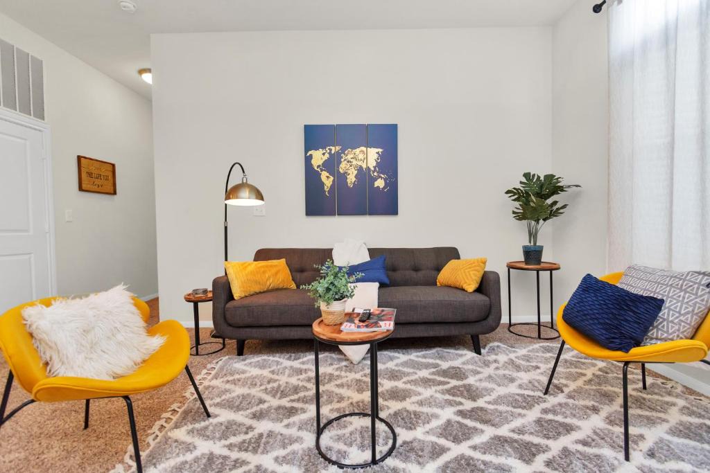 Braeswood Place Apartment | Charming Suite With Gym Near NRG Medical Center