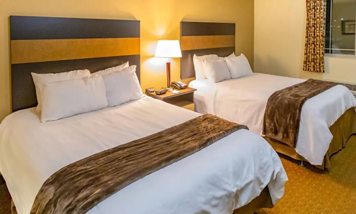 Dickinson Hotel | Charming Unit w/2 Full Beds, Stovetop & Fridge Near Dickinson Museum Center