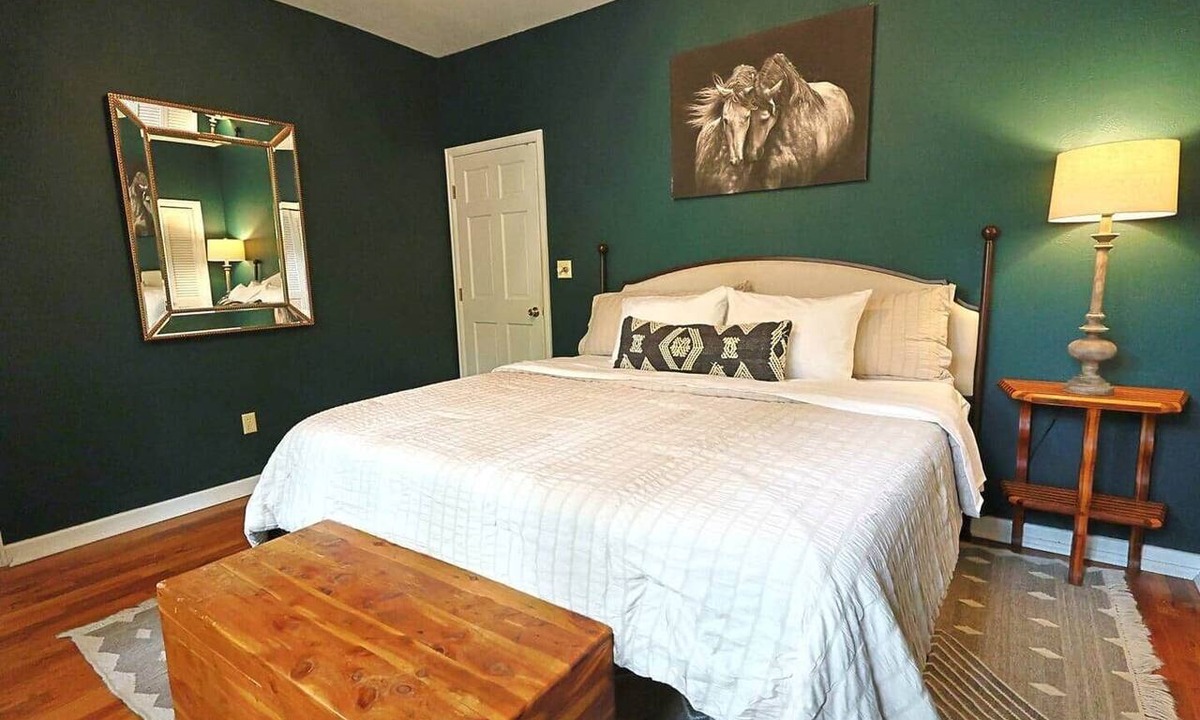 Skyway House | Cheyenne Chateau - Broadmoor Gem