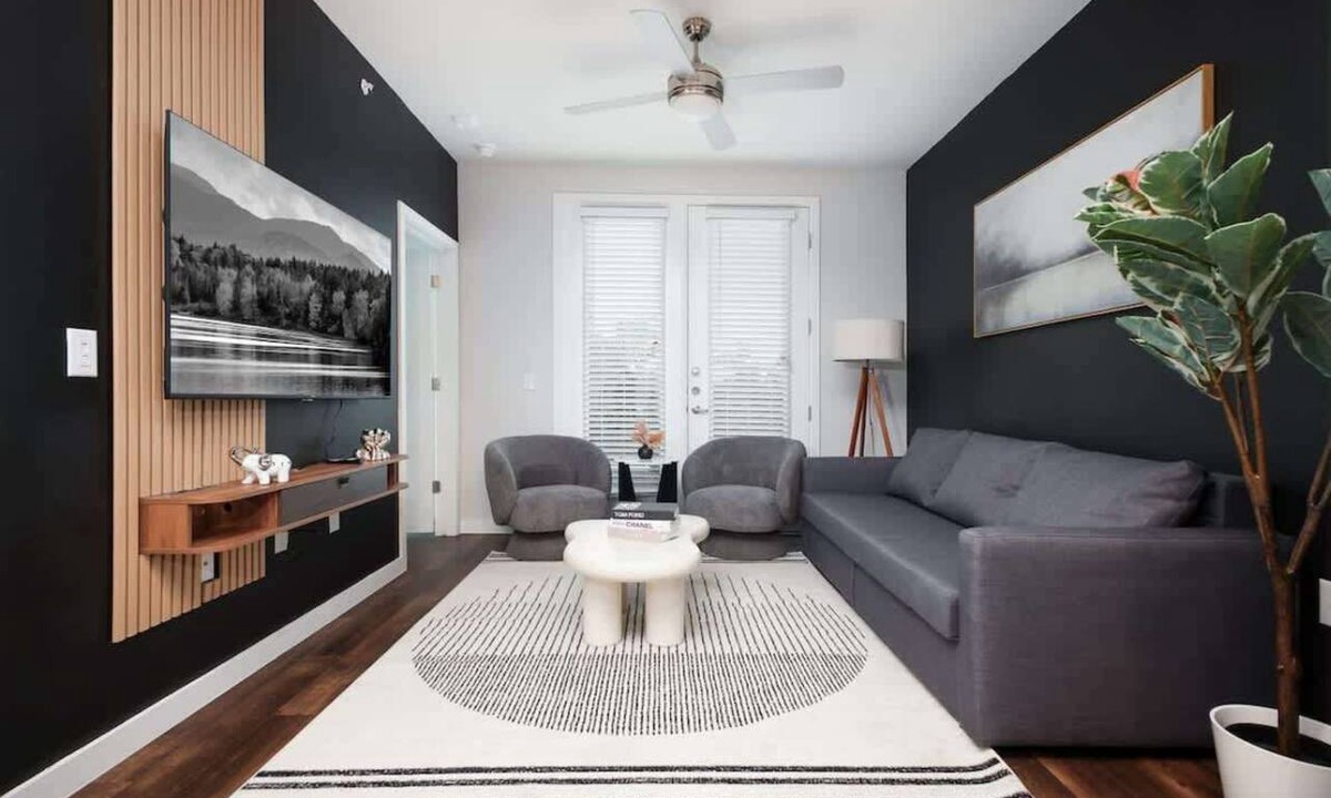 Southtown Apartment | Chic 1BR w/Gym & Parking Near Rvrwalk & Dome