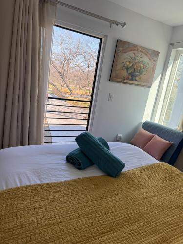 Blackshear-Prospect Hill House | Chic, Cozy & Comfort Modern Room