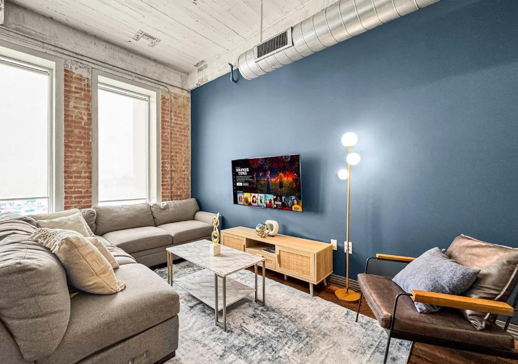 Downtown Dallas Apartment | Chic Loft 828 3bd Sleeps 16 Free Parking