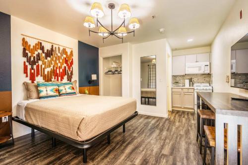 Tolleson Apartment | Chic Studio Retreat in Tolleson for 2 Guests