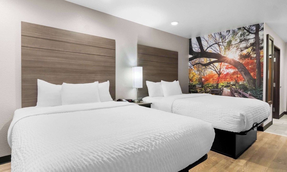 Ederville Hotel | Clarion Pointe Fort Worth East - Arlington