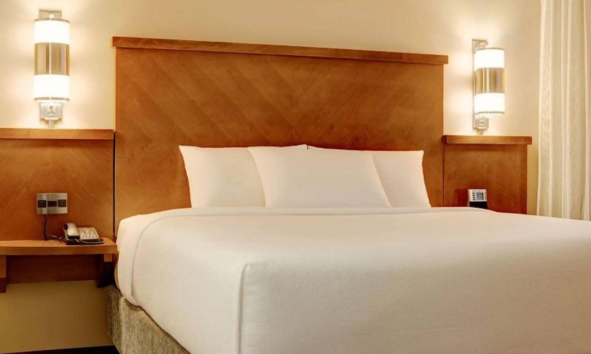 St. Johns Hotel | Close to Entertainment and Fun! Everything is bigger in Texas! Free Parking!