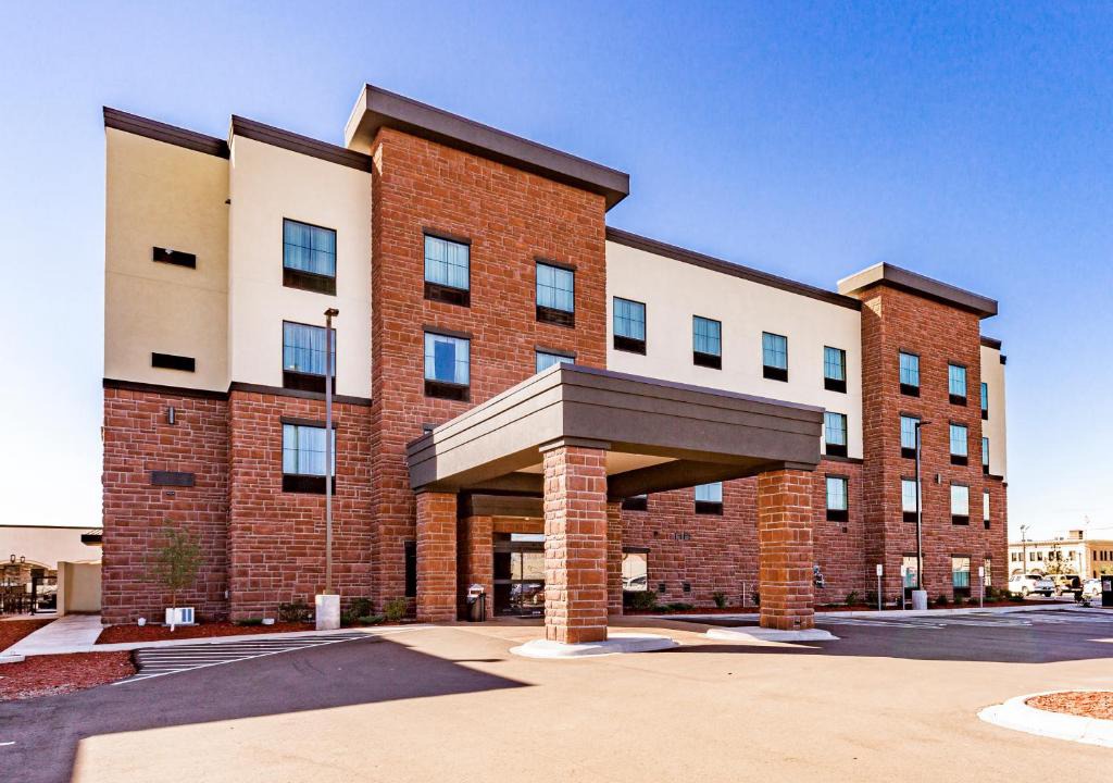 Superior Hotel | Cobblestone Hotel & Suites - Superior Duluth