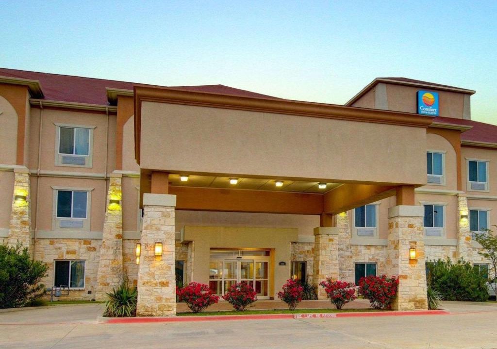 Alvarado Hotel | Comfort Inn & Suites Alvarado