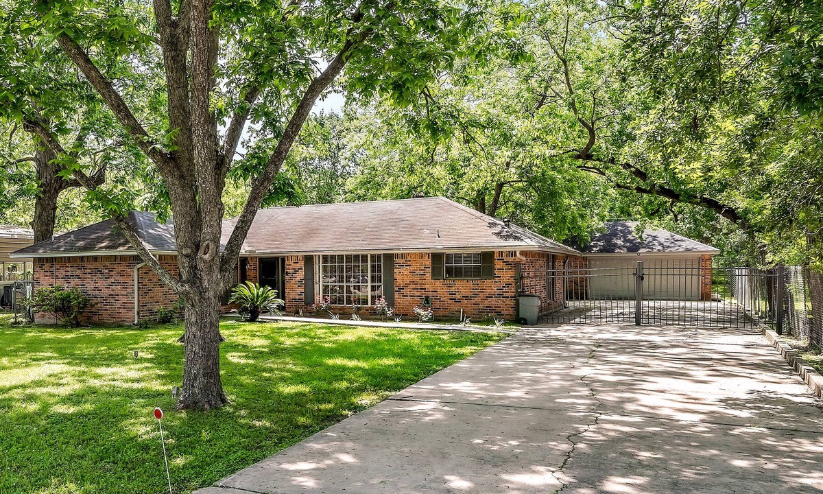 Aldine House | Comfy 3 beds/ 12 min DWNTN & IAH, Pet friendly, Fast WIFI, ECHO