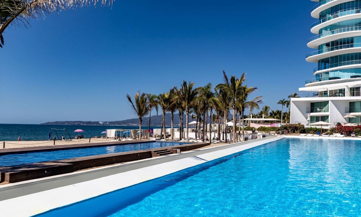 Flamingos Condo | Condo Aria Ocean 501 by Kivoya