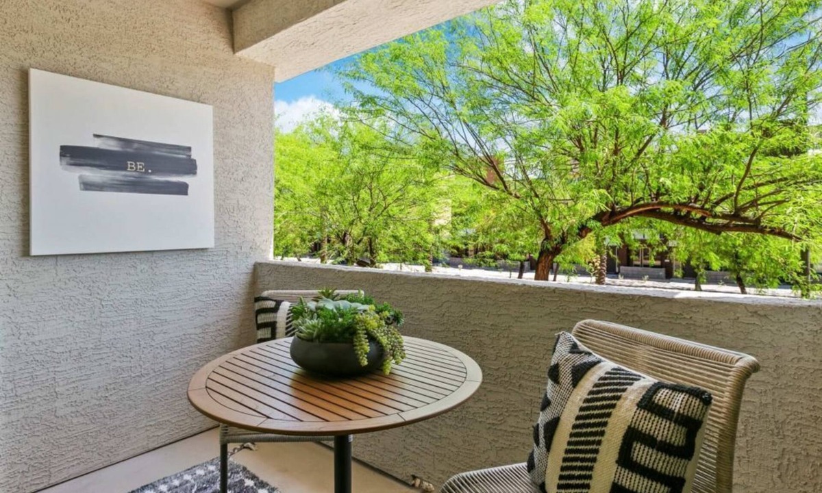 Glendale Sports and Entertainment District House | Contemporary 2BR Condo with Hot Tub & Gym in Zone Westgate