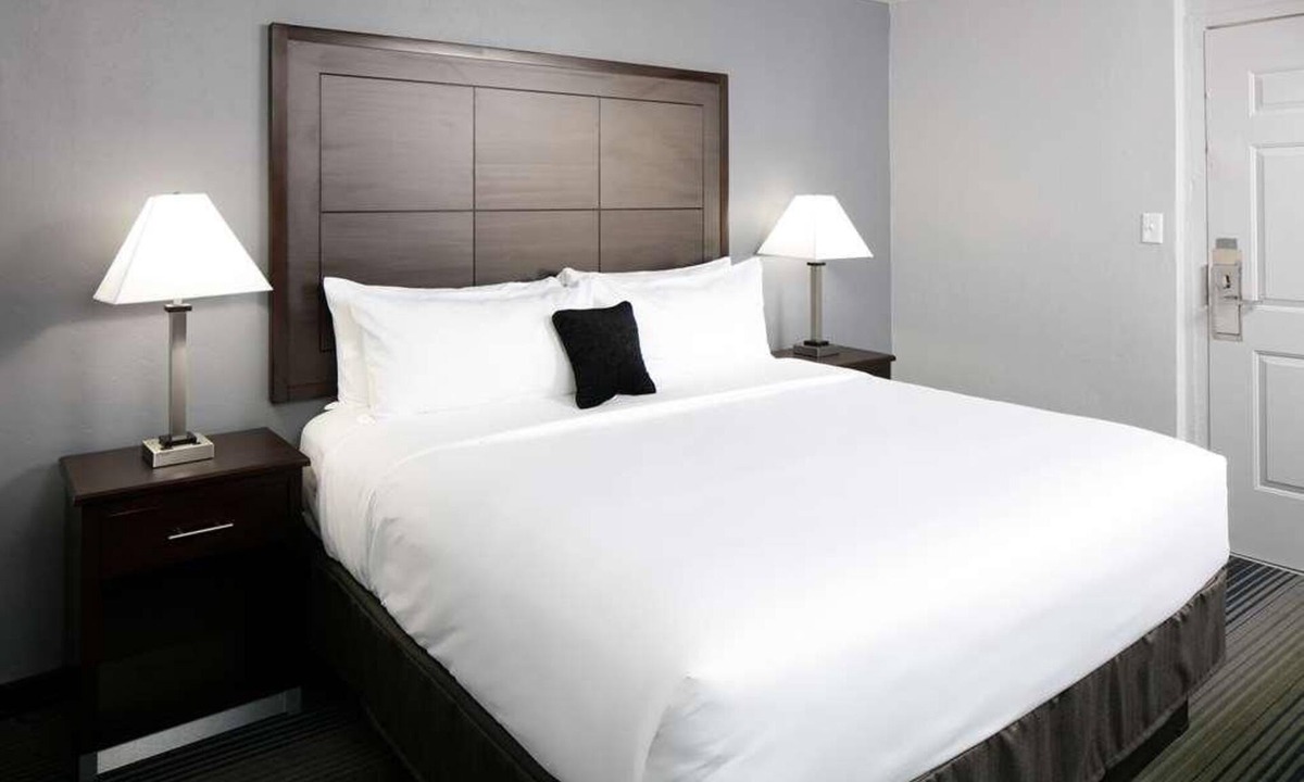 Downtown Tucson Hotel | Convenient Countryside Stay, Outdoor Pool, Free Parking, Near Arizona Stadium