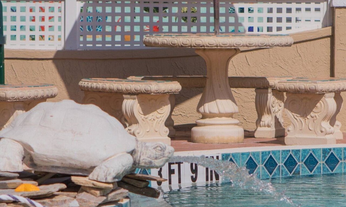 Bradenton Beach Hotel | Convenient Ground-Floor Room Steps from the Beach