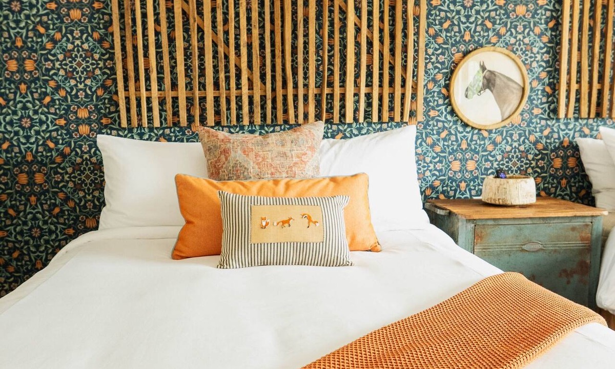 Wimberley Hotel | Corral Suite — 2 Queens, Modern Western | Gaines Ranch on the Square
