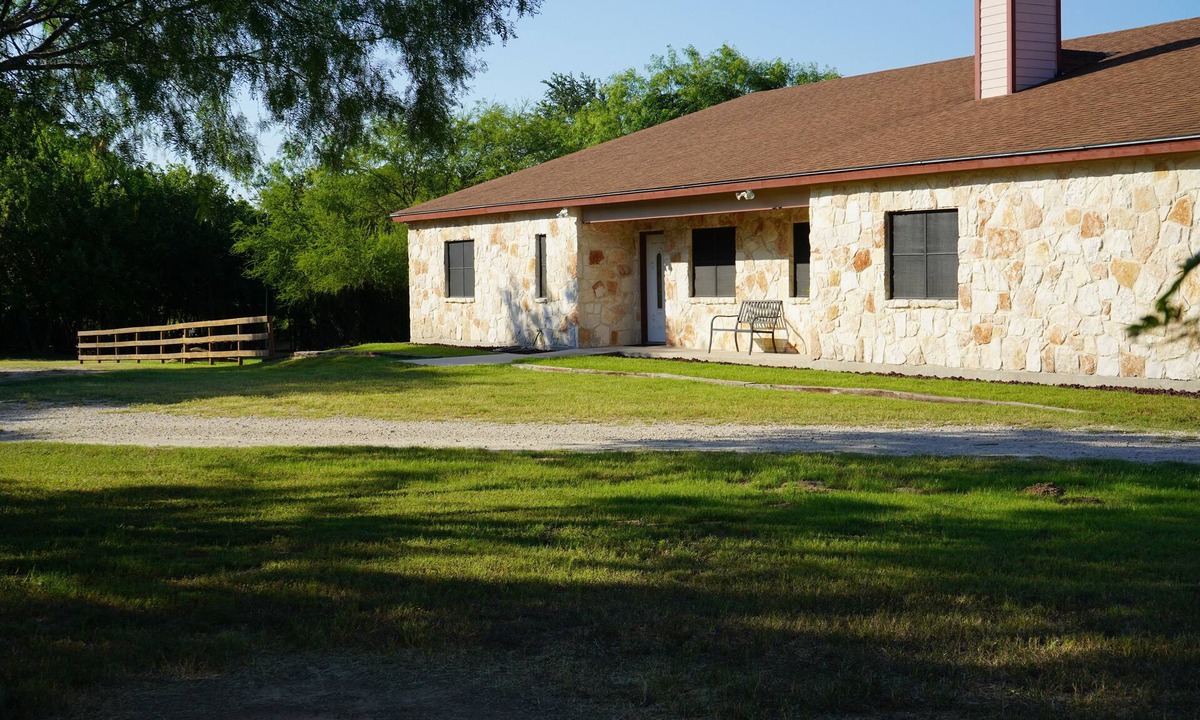 San Antonio House | Country-style Oasis! The perfect family get-away. VIEW OUR VIDEO!
