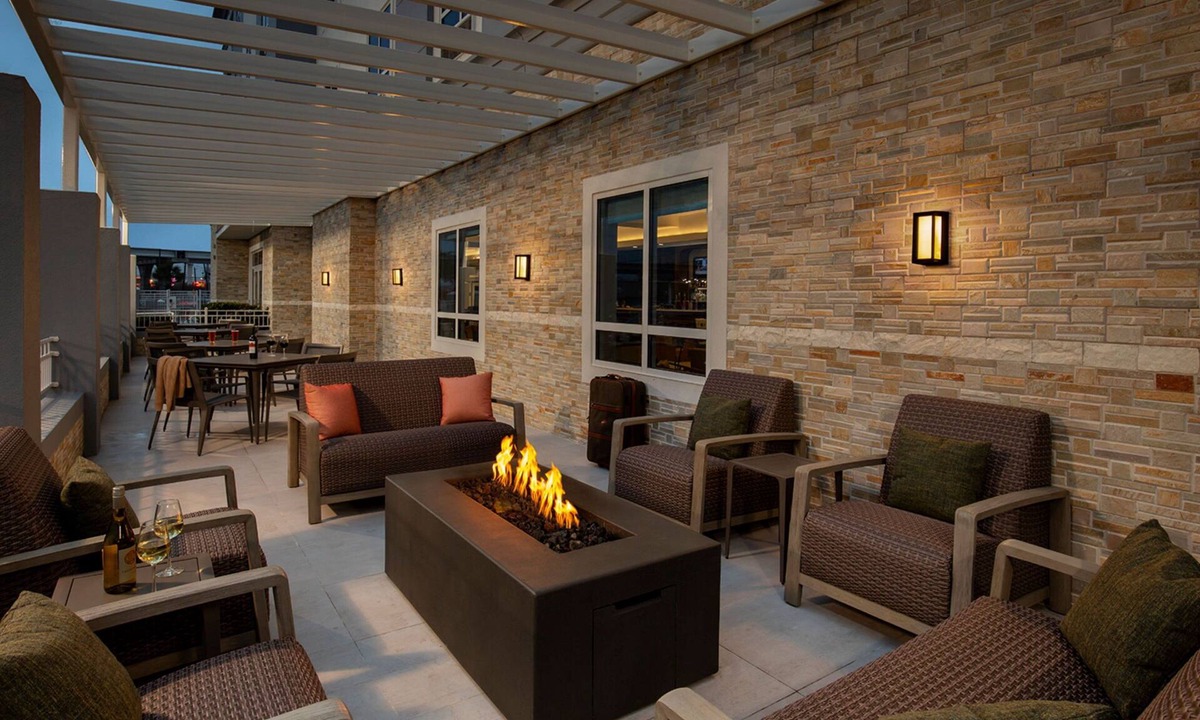 Clear Lake Shores Hotel | Courtyard by Marriott Houston Kemah