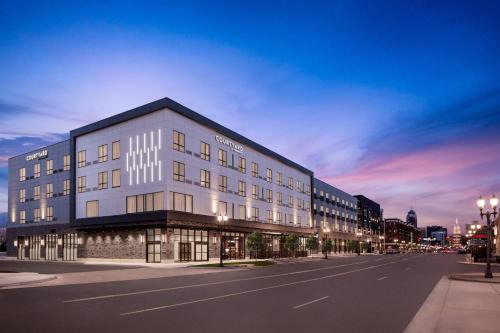 Lansing Hotel | Courtyard by Marriott Lansing Downtown