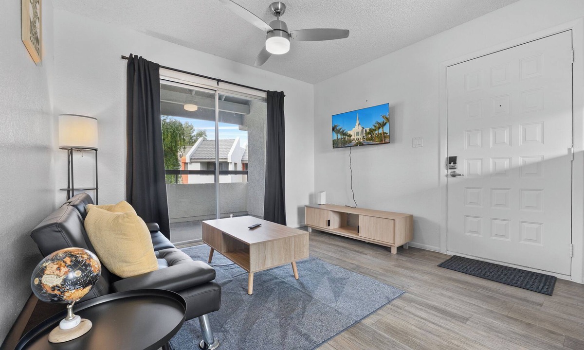 Breckenridge Townhomes Apartment | Cozy 1-bedroom apartment in lovely Gilbert with AC and pool