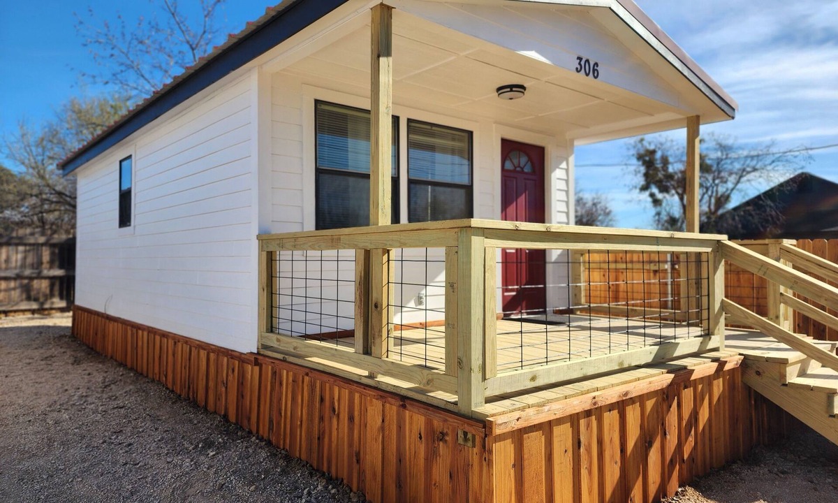 Breckenridge Apartment | Cozy 1 room tiny home studio in lovely Breckenridge with covered front porch!
