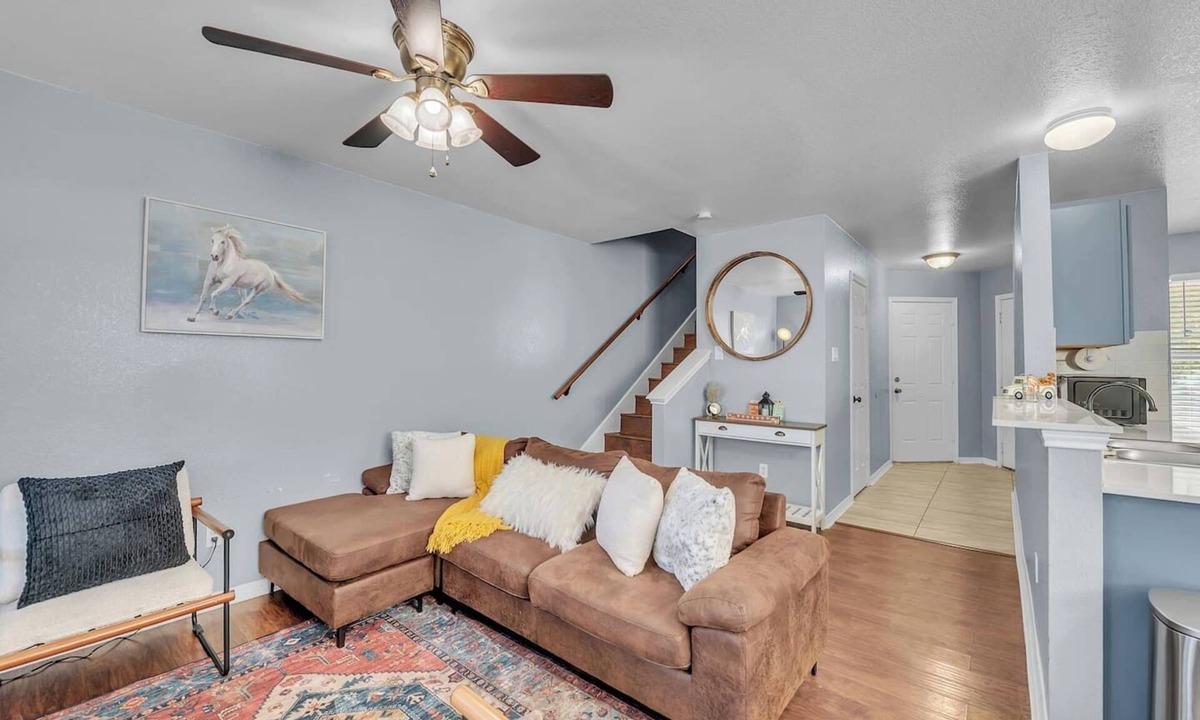 Franklin Park House | Cozy 3BR Duplex in Prime Austin | Near Downtown