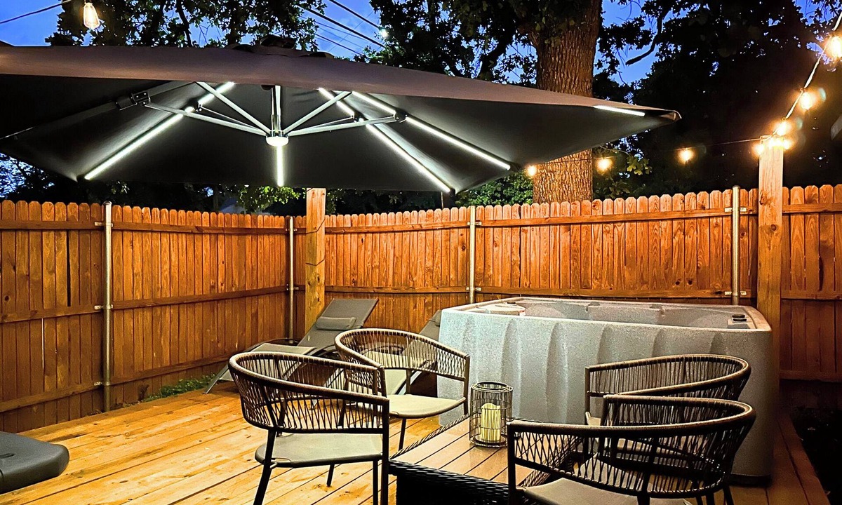 Irving House | Cozy 4BR/2BA in Irving, TX Hot Tub Game Room Near DFW Airport & Downtown