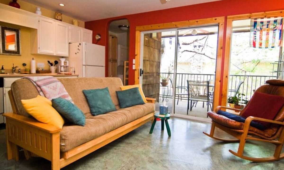 Barton Hills Apartment | Cozy Barton Hills Studio | Walk to Zilker Park