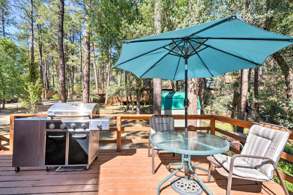 Ponderosa Park House | Cozy Cabin with AC and Deck, 5 Mi to Downtown Prescott