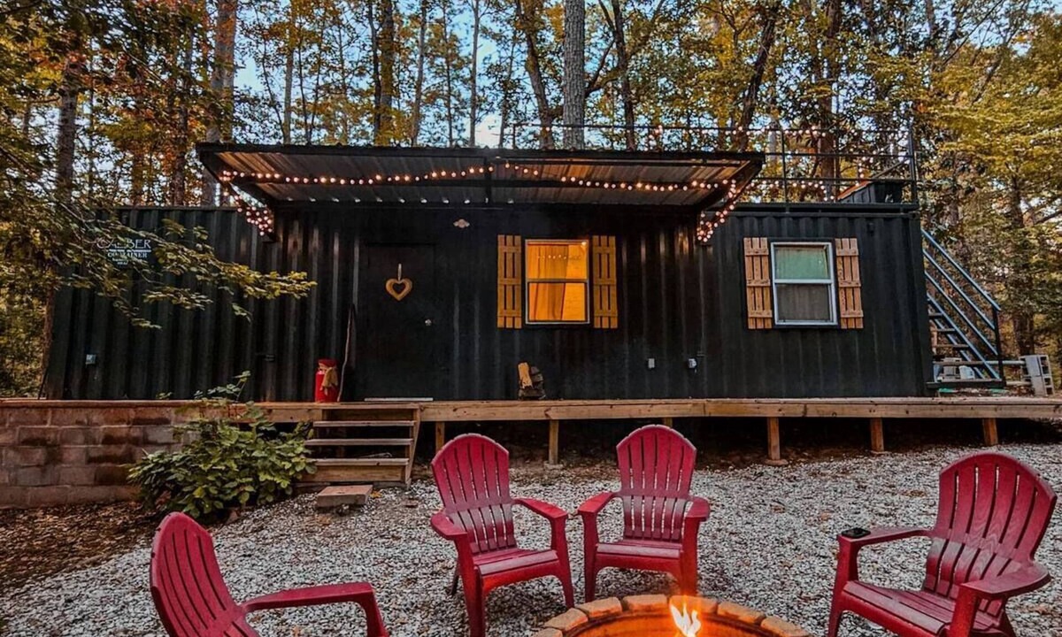 Woden Cabin | Cozy container cabin nestled in the Angelina National Forrest!