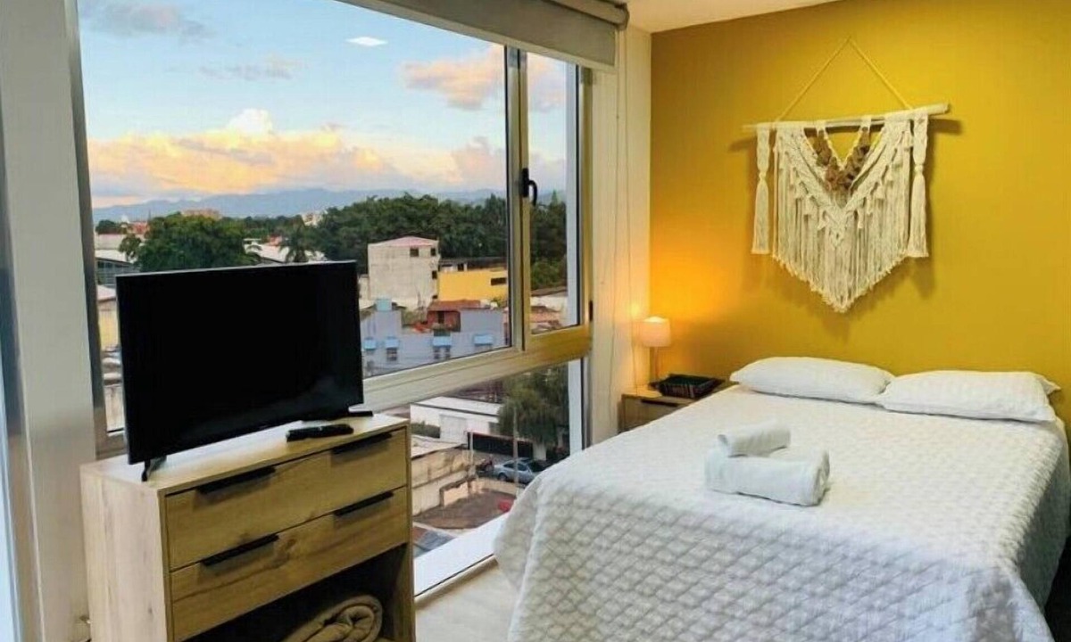 Zona 4 Apartment | Cozy illuminated studio apartment