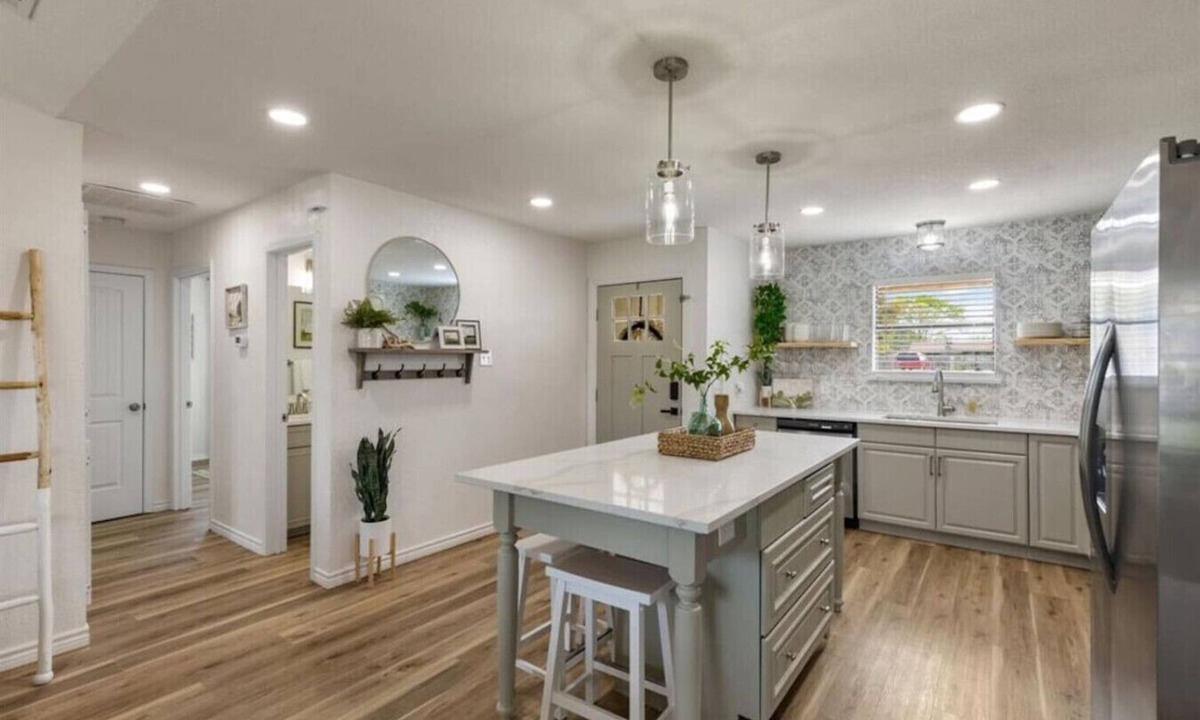 Granbury House | Cozy Lake Granbury Getaway | Hot Tub & Fire Pit
