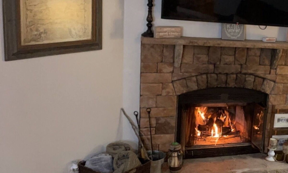 Jasper House | Cozy riverside home