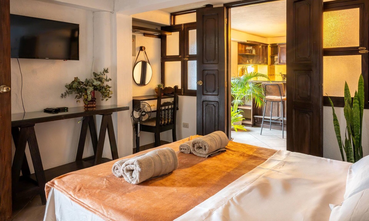 Antigua Guatemala Apartment | Cozy Rooftop Apartment with Volcano Views – Walk to Central Antigua