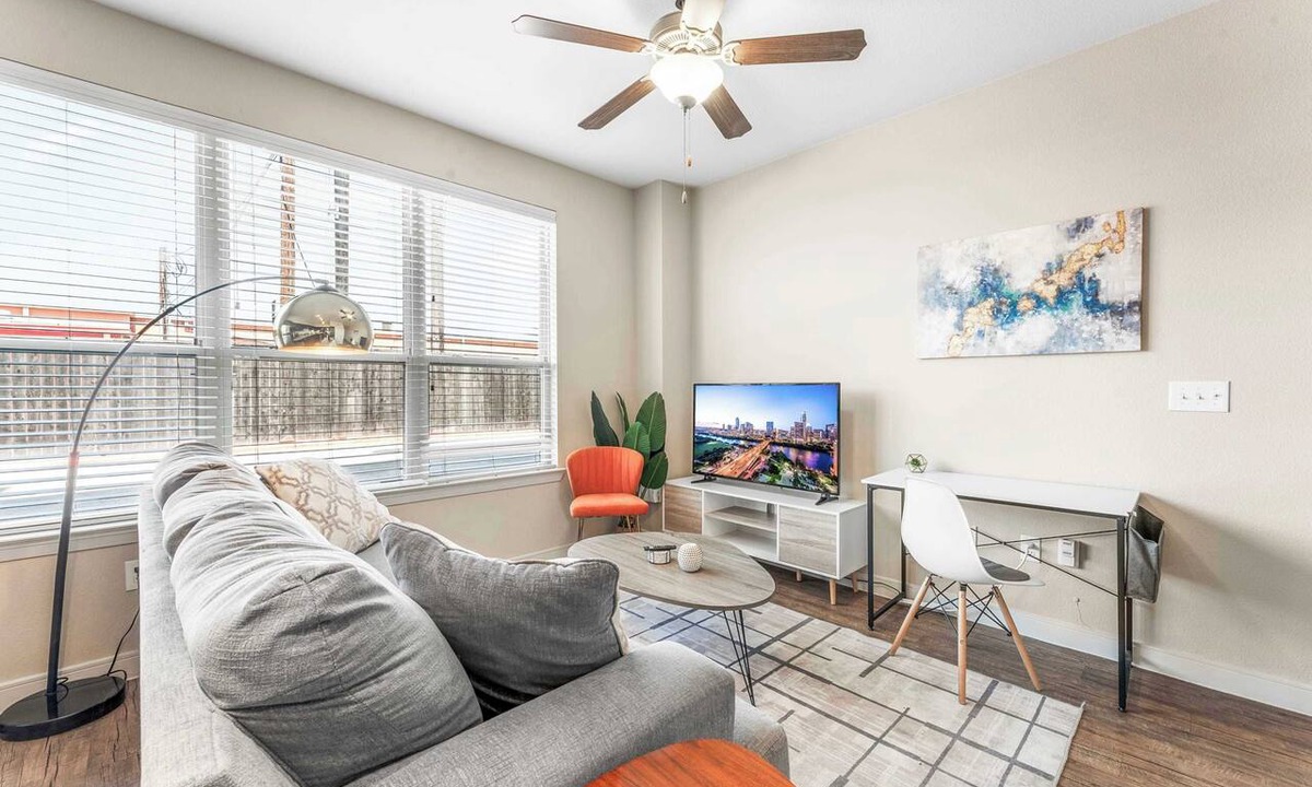 South Congress Apartment | Cozy SoCo 1BR King Suite w/GymPickleballLaundry