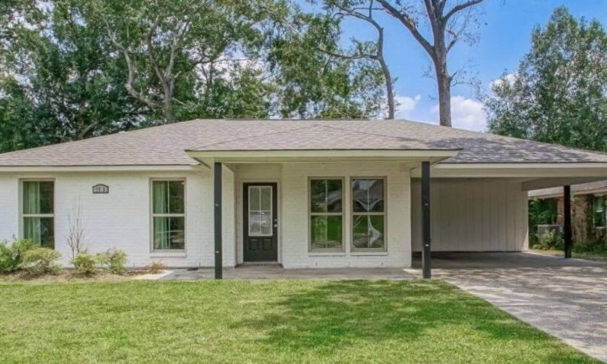 Old Jefferson House | Cozy three bedroom two bath minutes away from anything desire in Baton Rouge
