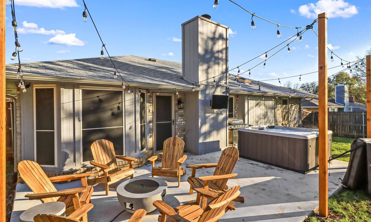 Euless House | Cozy Updated Home w/Hot Tub minutes from DFW Airport