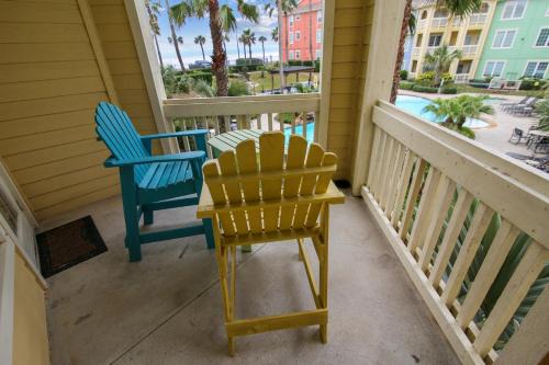 Galveston Apartment | Dawn 722-Poolside Paradise