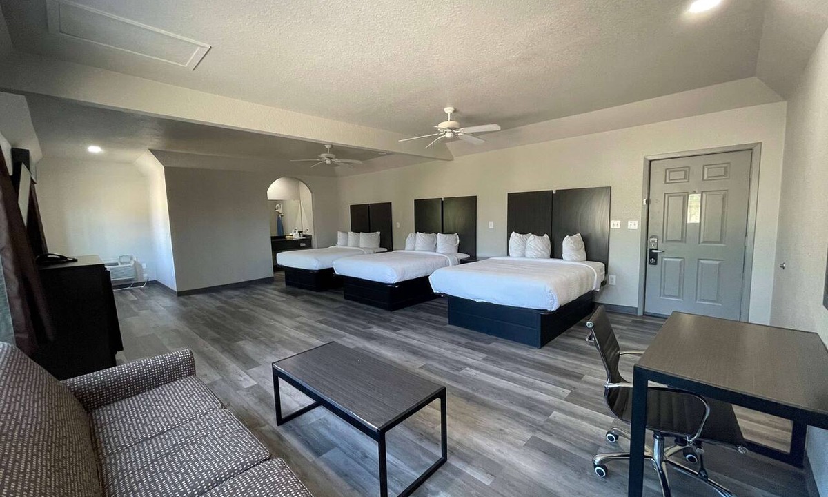 Dickinson Hotel | Days Inn by Wyndham Dickinson TX