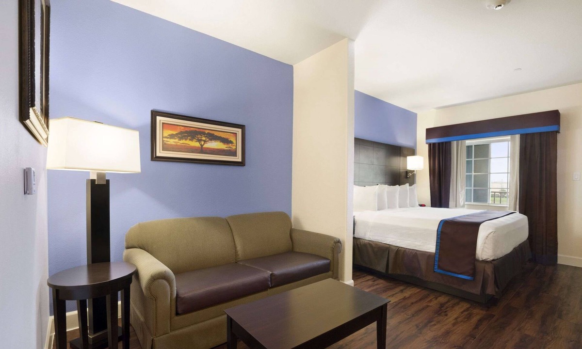 Galveston Hotel | Days Inn & Suites by Wyndham Galveston West/Seawall