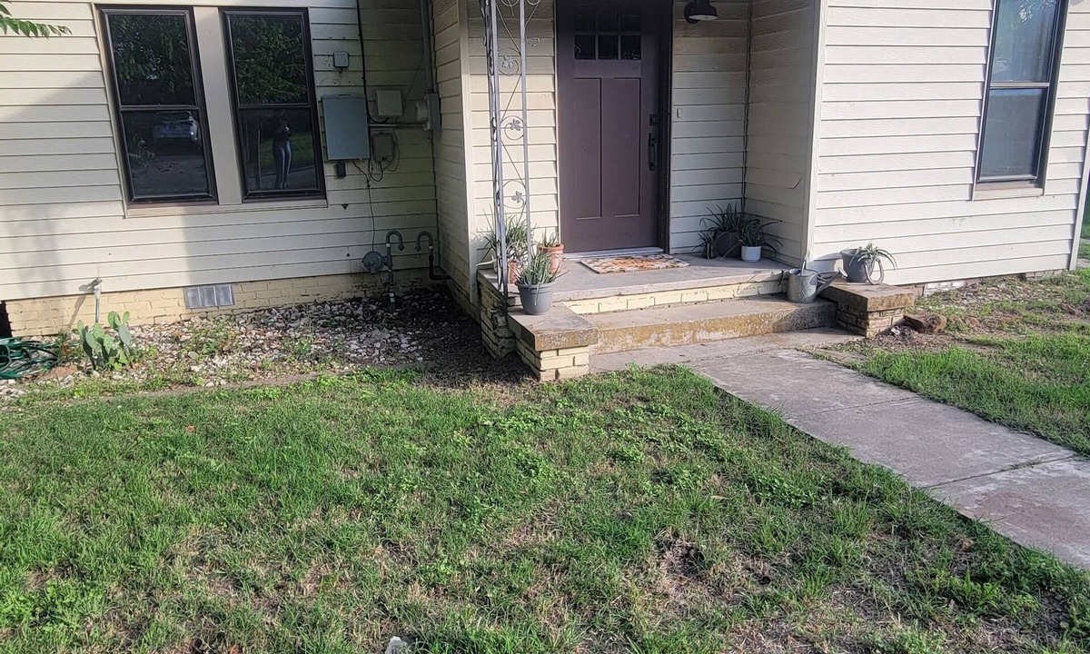 Stephenville House | Delightful 2-bedroom house in Stephenville just STEPS from Tarleton State