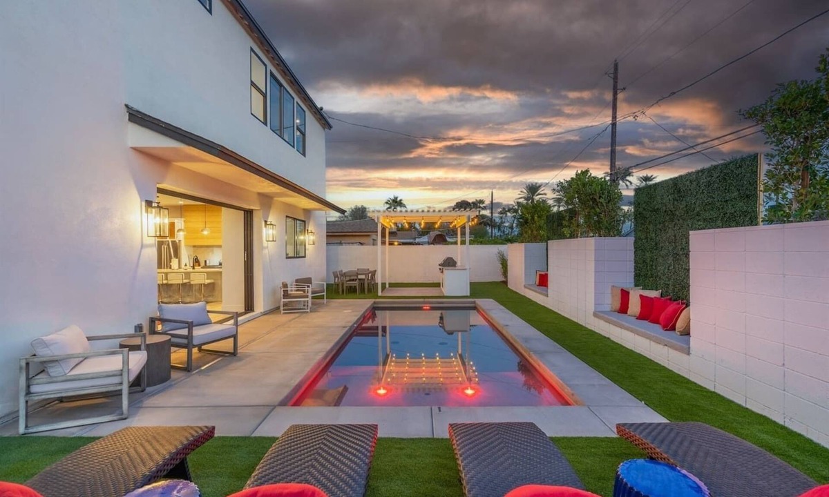 Arcadia Lite Villa | Desert Escape | Poolside BBQs, Sunset Views & Spacious Comfort