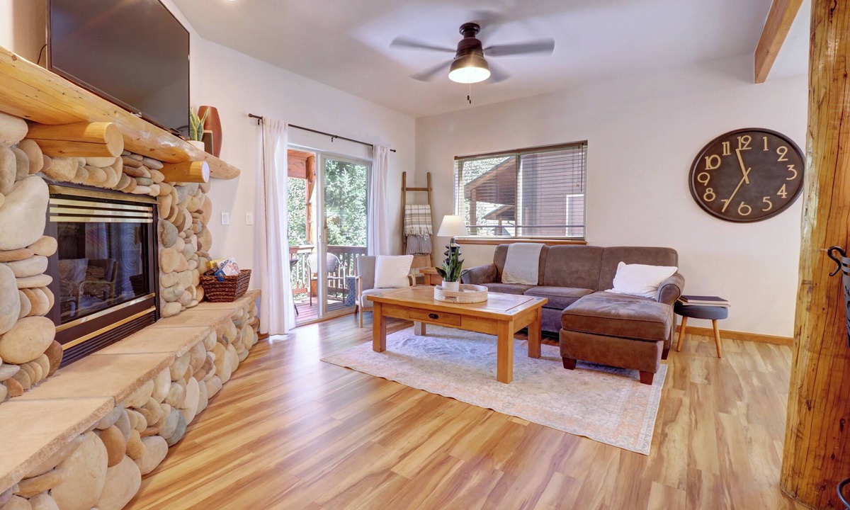 Dillon House | Dillon Townhome, Great Location in Heart of Town LR122