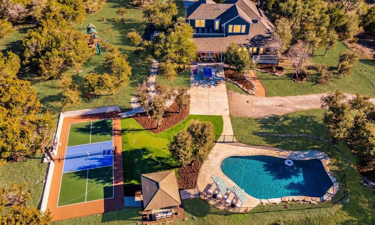 Austin House | Dink, Dip, & Dream - Pickleball - Pool - Putt Putt