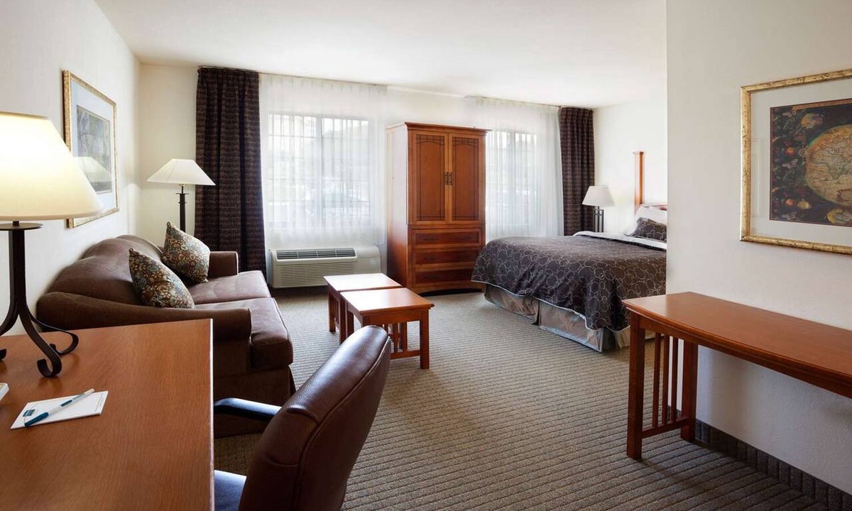 Vance Jackson Hotel | Discover Unique Spirits | 2 Units w/Full Kitchens | Pool | Free Breakfast
