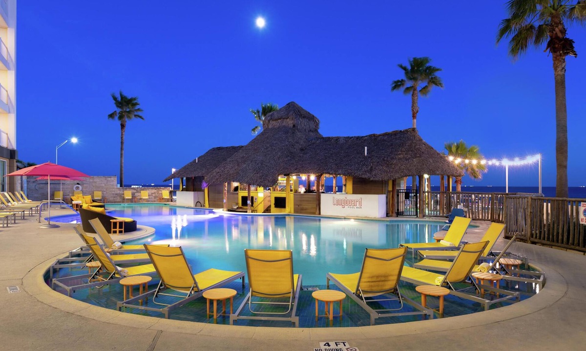 San Jacinto Hotel | DoubleTree by Hilton Hotel Galveston Beach