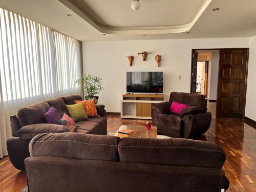 Zona 15 Apartment | Dp3 Spacious, beautiful views, hot tub & rooftop