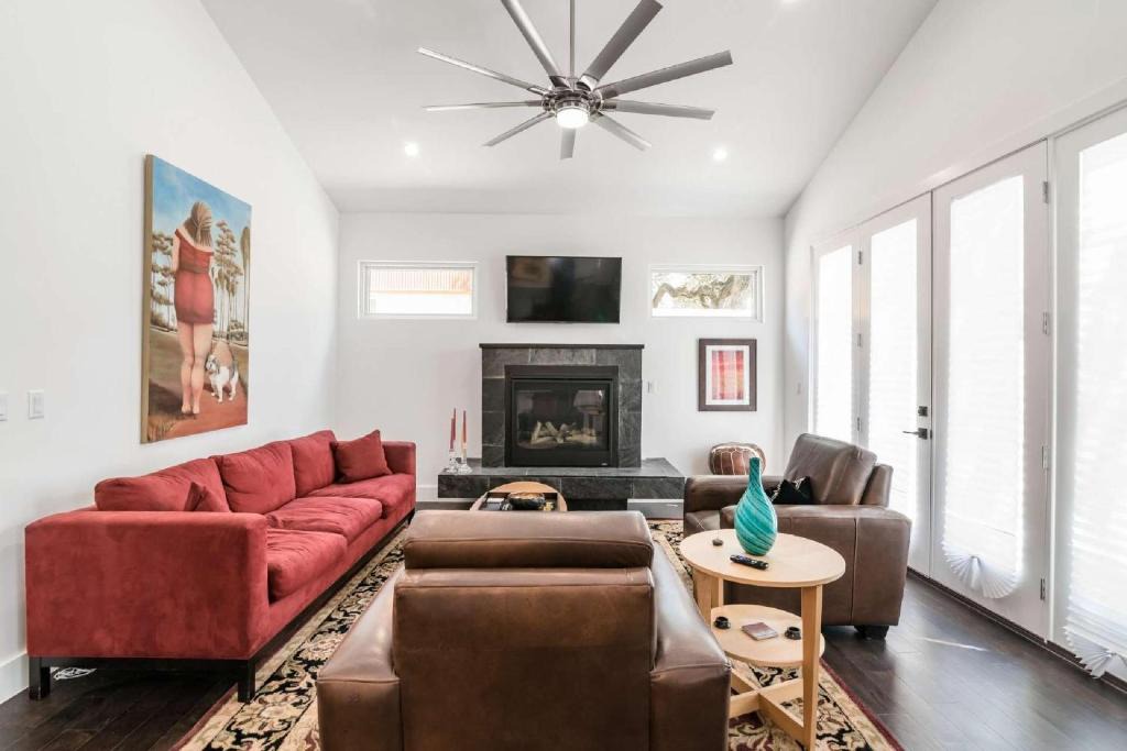 Travis Heights House | East Elizabeth St Main Home