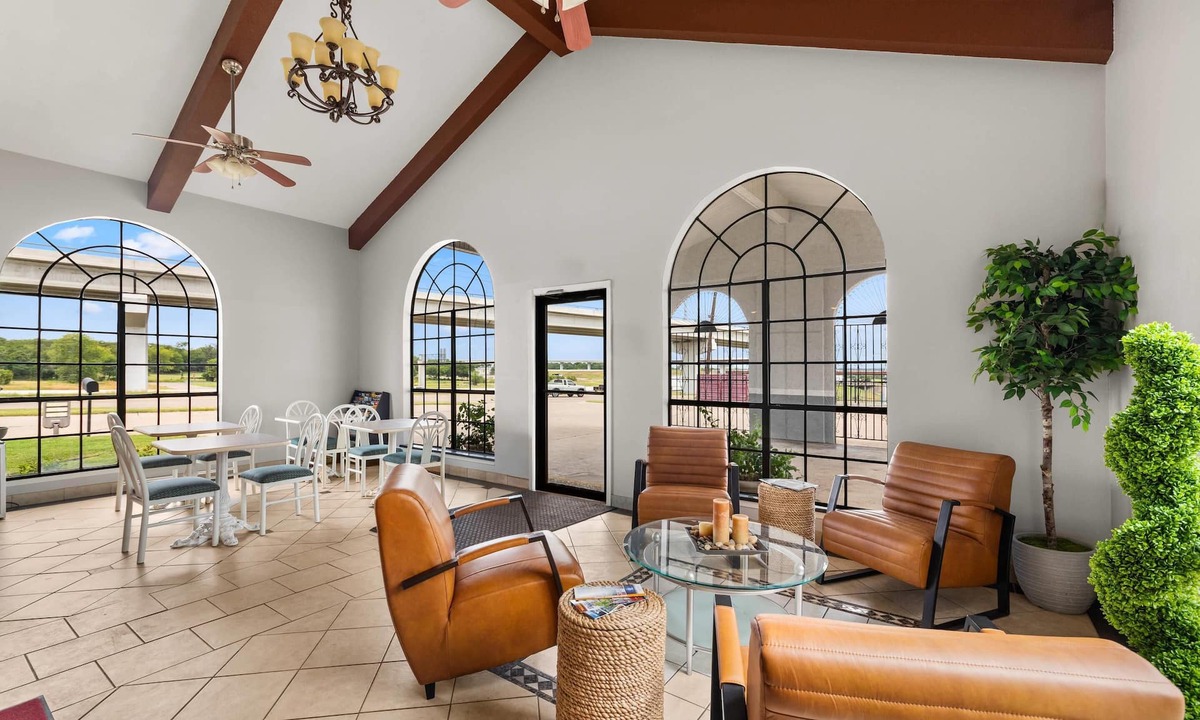 Belton Hotel | Econo Lodge Belton